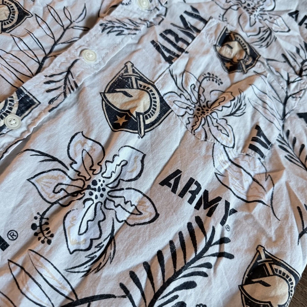 Wes & Willy Hawaiian Army Black Knights Floral Button Down Shirt Mens M Viscose - Picture 2 of 6